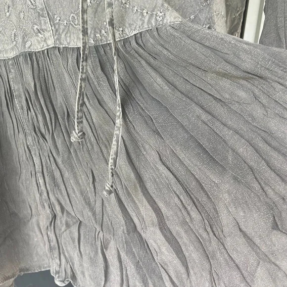 NEW Young Threads Boho Gray flowy tunic top. NWOT. Small Brand new - Picture 5 of 10
